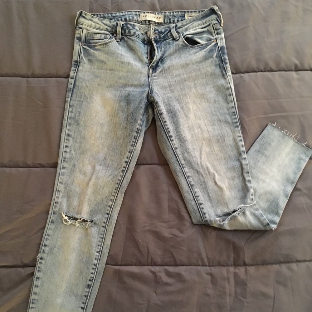 Light wash skinny jeans